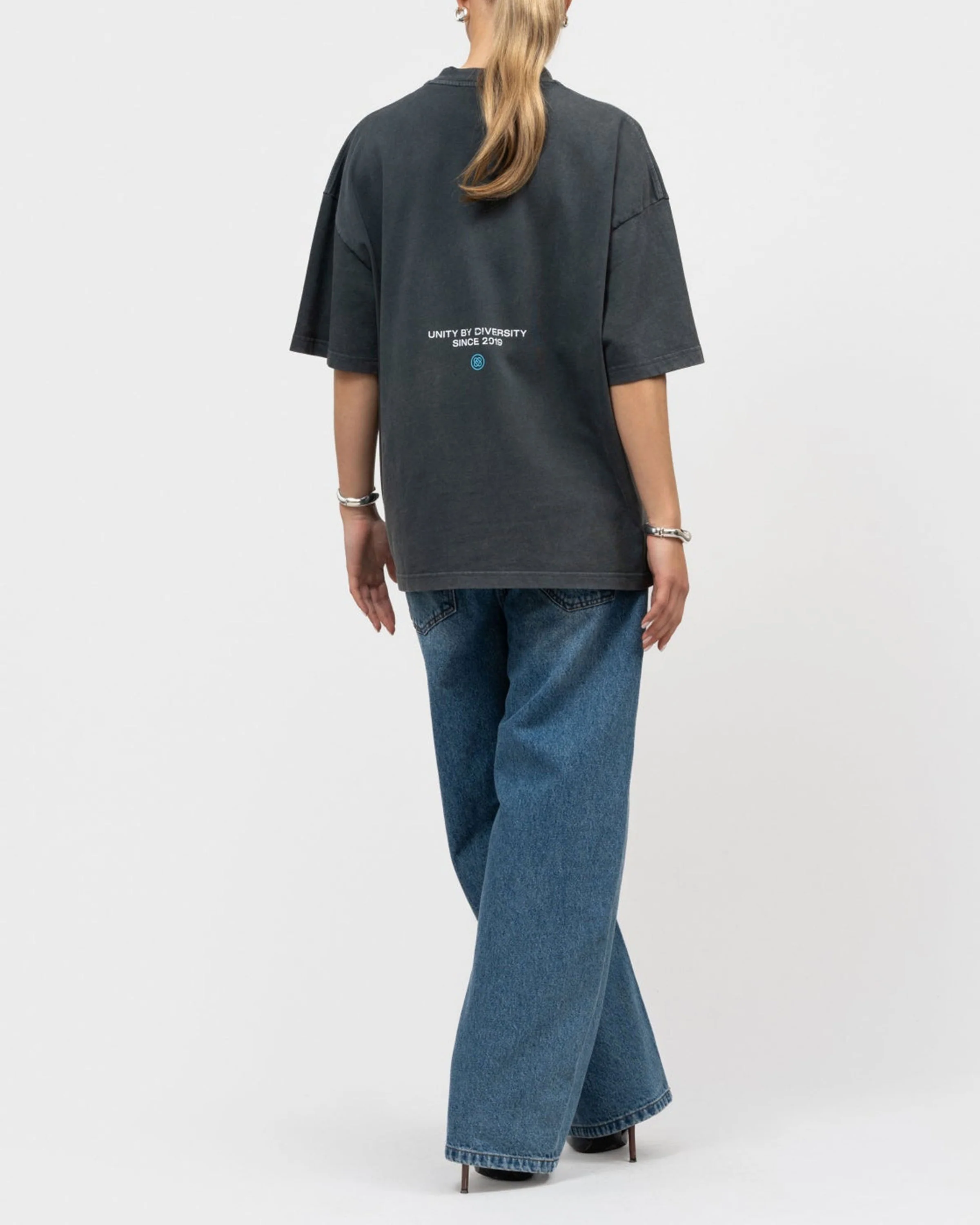 Elan Boxy Fit T-Shirt - Image 4