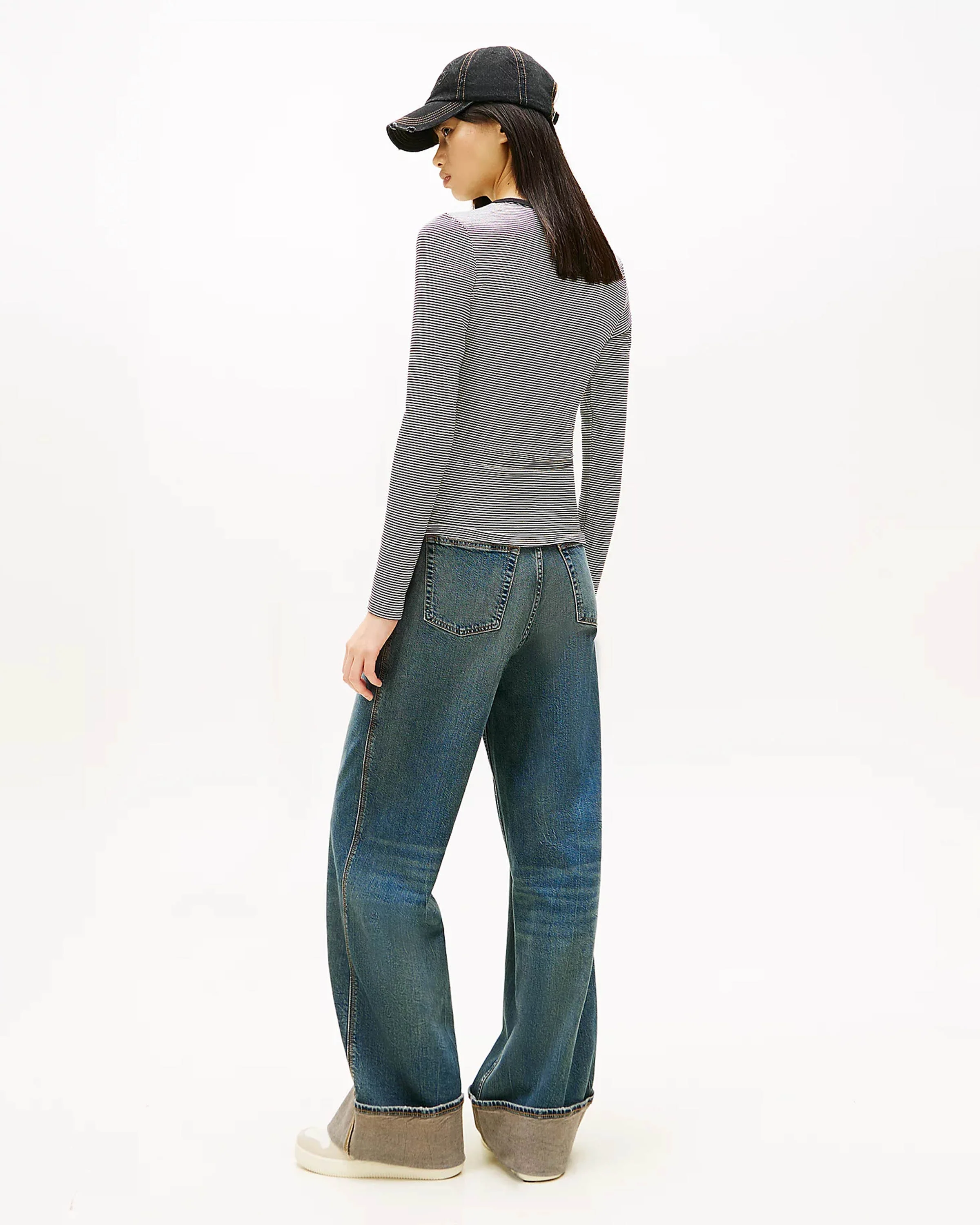 Essential Slim Fit Longsleeve T-Shirt - Image 4