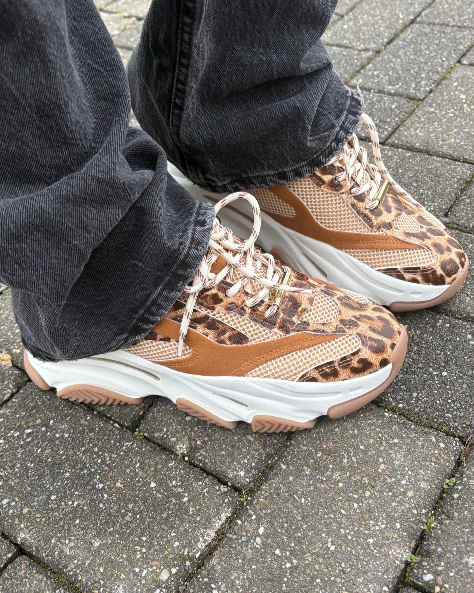 Possession-E Sneakers - Image 2