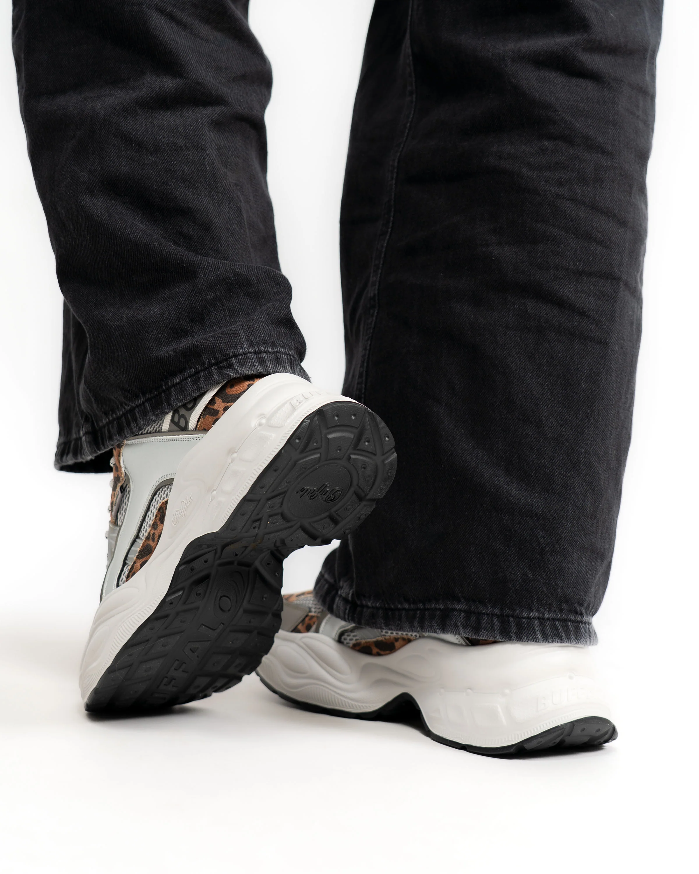 Yuno One Sneakers - Image 2