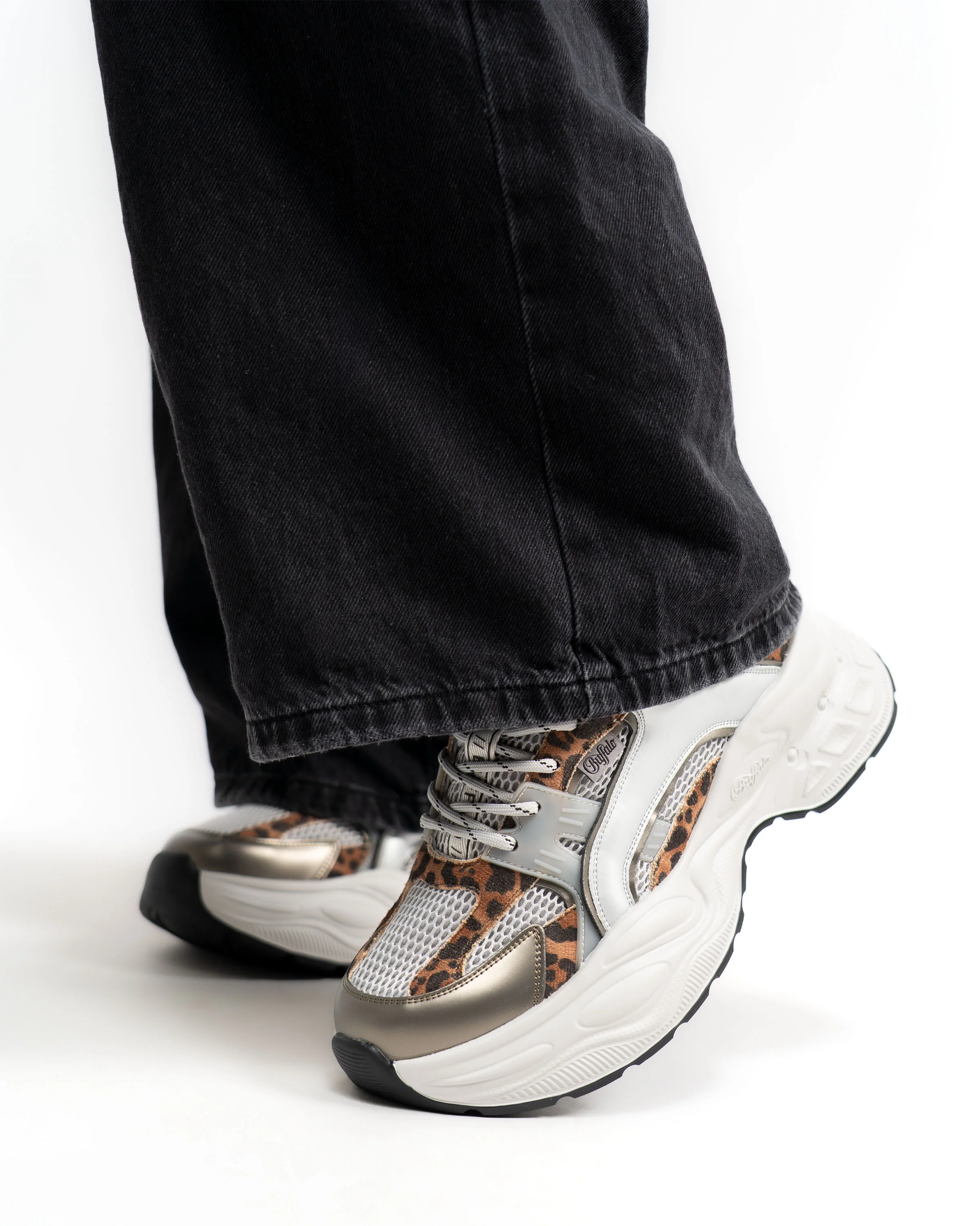 Yuno One Sneakers - Image 3