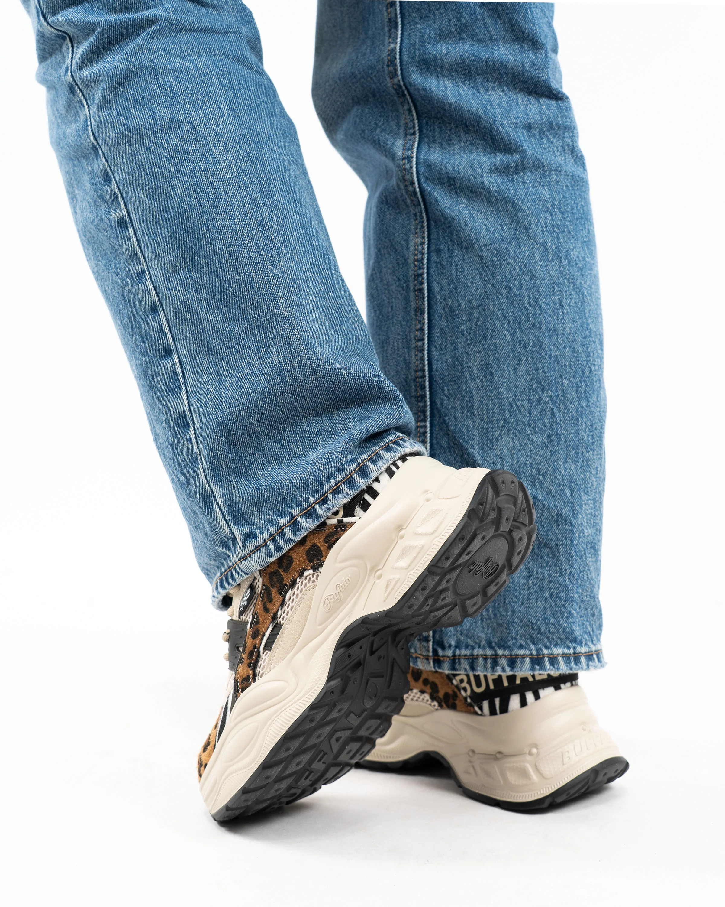 Yuno Sneakers - Image 3